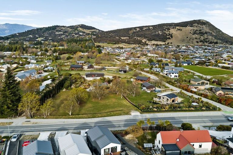 Photo of property in 37 Aurora Lane, Wanaka, 9305