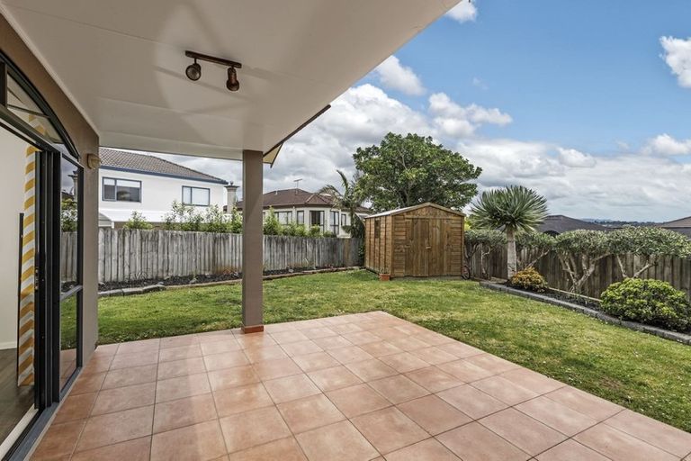 Photo of property in 21 Scarlet Oak Drive, Schnapper Rock, Auckland, 0632