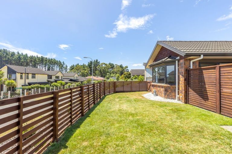 Photo of property in 22 Bluewater Place, Paraparaumu, 5032