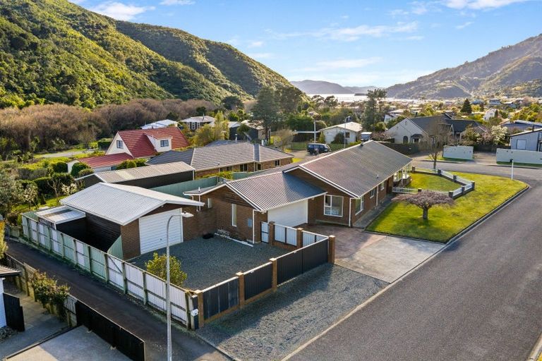Photo of property in 28 Ranui Street, Waikawa, Picton, 7220