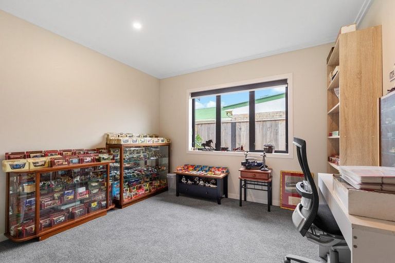 Photo of property in 10a Queenwood Road, Levin, 5510
