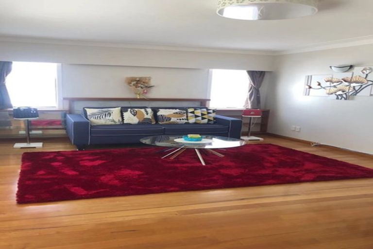 Photo of property in 2 Mellons Bay Road, Howick, Auckland, 2014