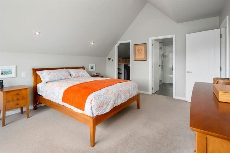 Photo of property in 14 Cavalry Close, Crofton Downs, Wellington, 6035