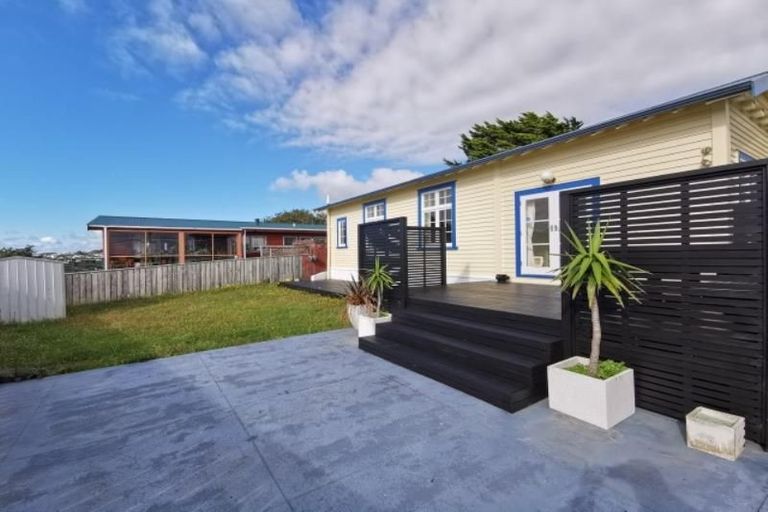 Photo of property in 3 Monowai Road, Johnsonville, Wellington, 6037