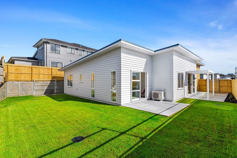 Photo of property in 23 Symes Drive, Red Beach, 0932