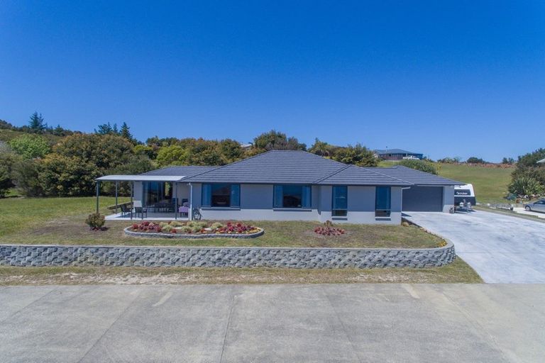 Photo of property in 31 Eagles Way, Cable Bay, 0420