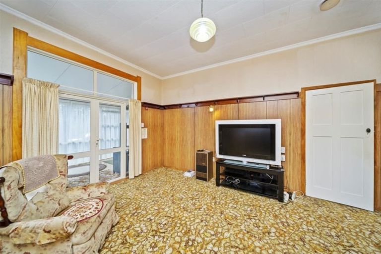 Photo of property in 14 Waihi Road, Hawera, 4610