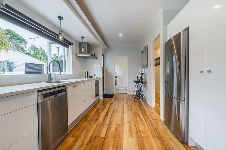 Photo of property in 222 Henderson Valley Road, Henderson, Auckland, 0612