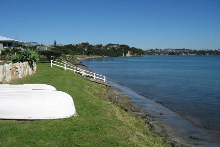Photo of property in 48 Tindalls Bay Road, Tindalls Beach, Whangaparaoa, 0930