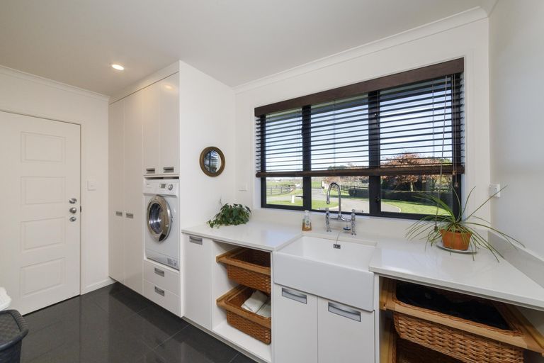 Photo of property in 33 Silkwood Place, Fitzherbert, Palmerston North, 4410