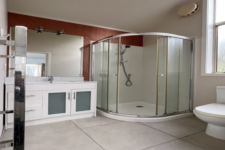 Photo of property in 14 Mcfetridge Place, Hillcrest, Auckland, 0627