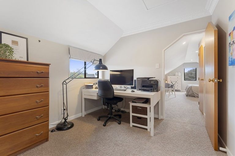 Photo of property in 14 Hanmer Place, Highbury, Palmerston North, 4412