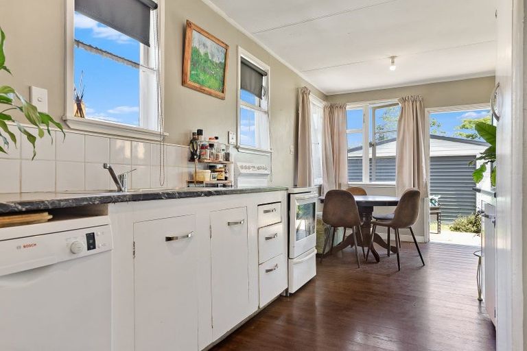 Photo of property in 29 Ross Crescent, Fairfield, Hamilton, 3214