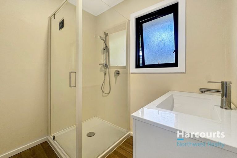 Photo of property in 4 Strid Road, Te Atatu South, Auckland, 0610