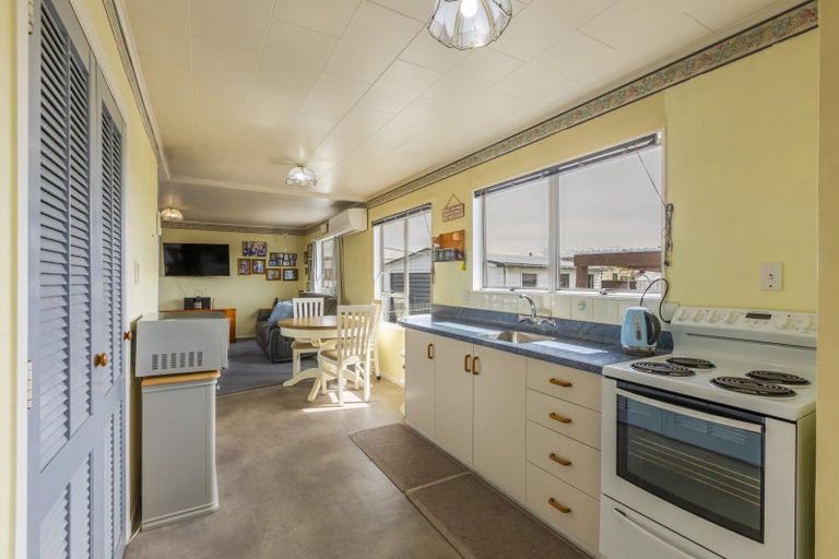 Photo of property in 12 Selkirk Street, Tamatea, Napier, 4112