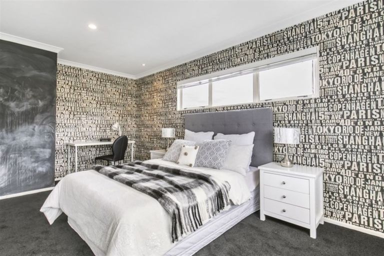 Photo of property in 6 Canonbie Place, East Tamaki Heights, Auckland, 2016