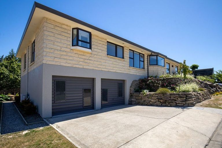 Photo of property in 2 Hart Place, Bridge Hill, Alexandra, 9320