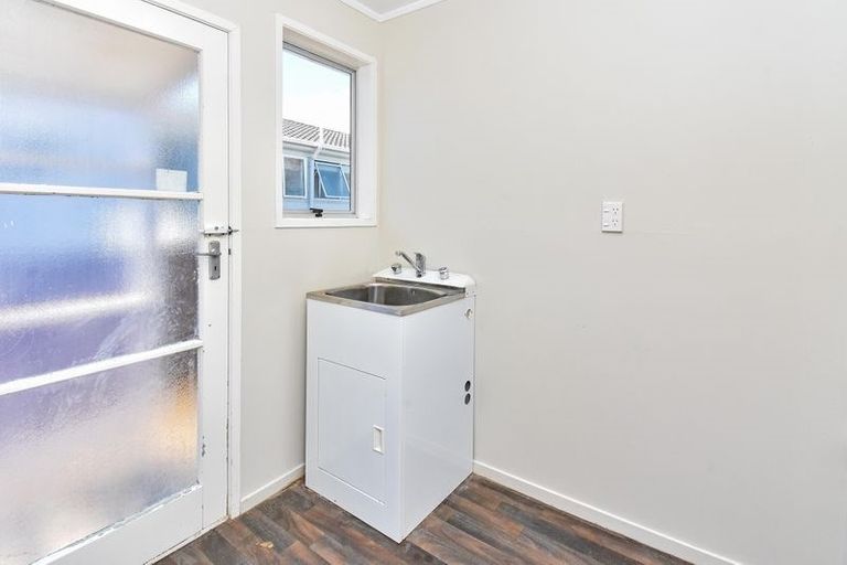 Photo of property in 25 Gibbons Road, Weymouth, Auckland, 2103