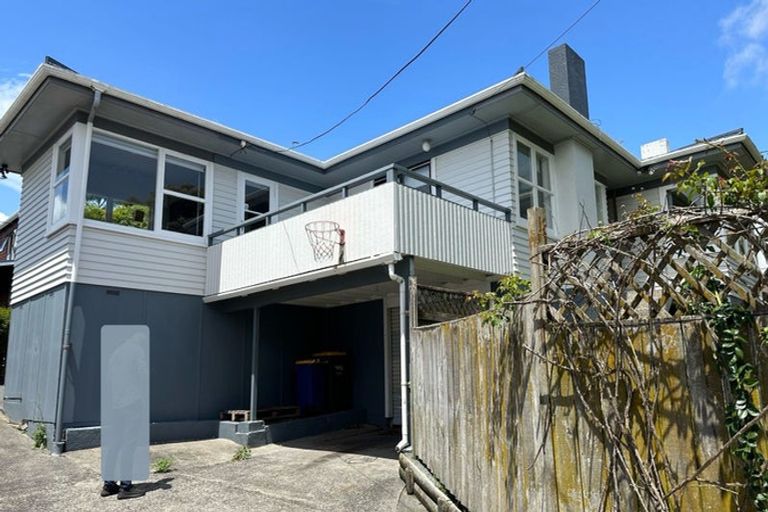 Photo of property in 1/8 Raeben Avenue, Hillcrest, Auckland, 0627