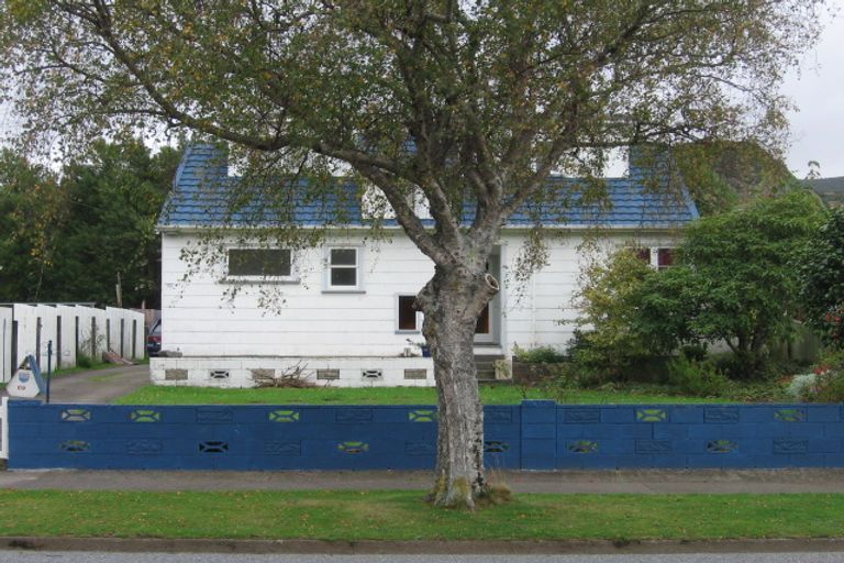 Photo of property in 69 Molesworth Street, Taita, Lower Hutt, 5011