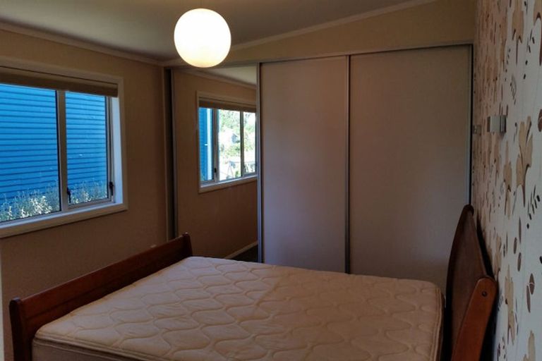 Photo of property in 17 Milne Terrace, Island Bay, Wellington, 6023