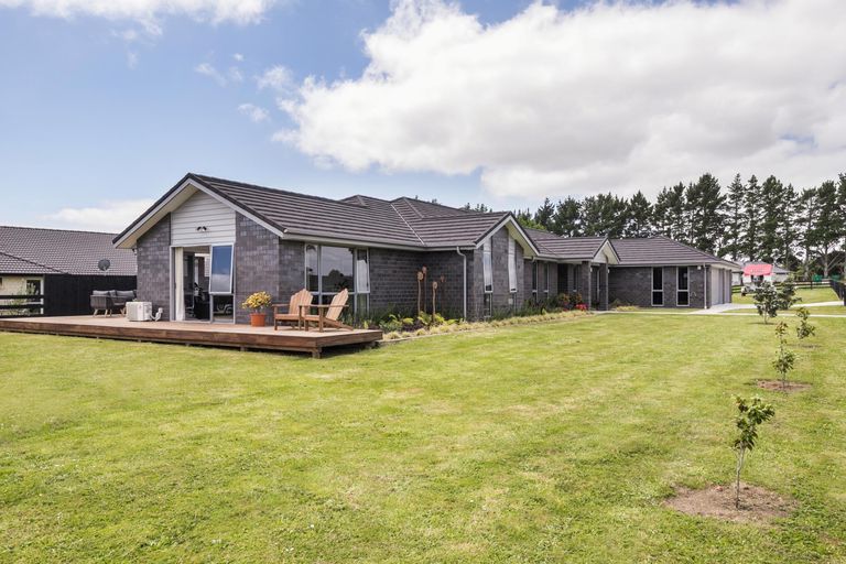 Photo of property in 1 Martingale Drive, Kingseat, Papakura, 2580