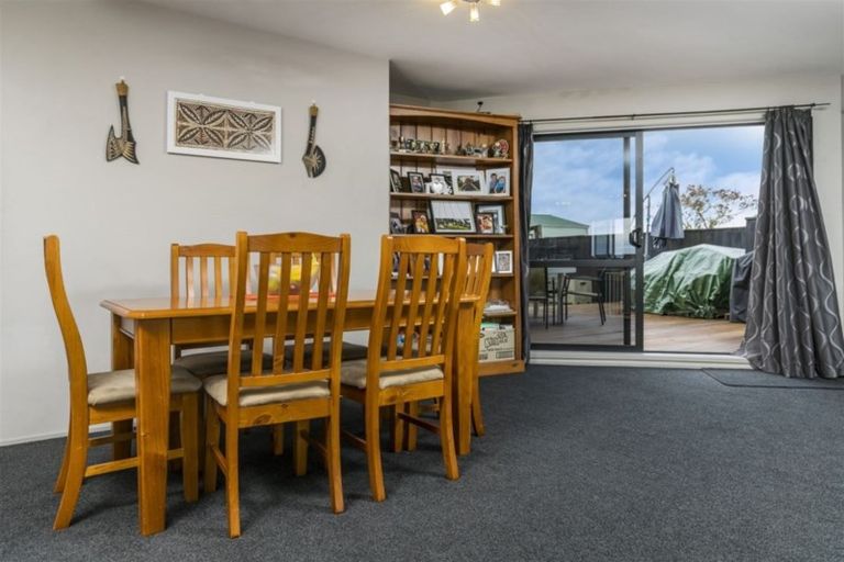 Photo of property in 45 Fleetwood Drive, Henderson, Auckland, 0612