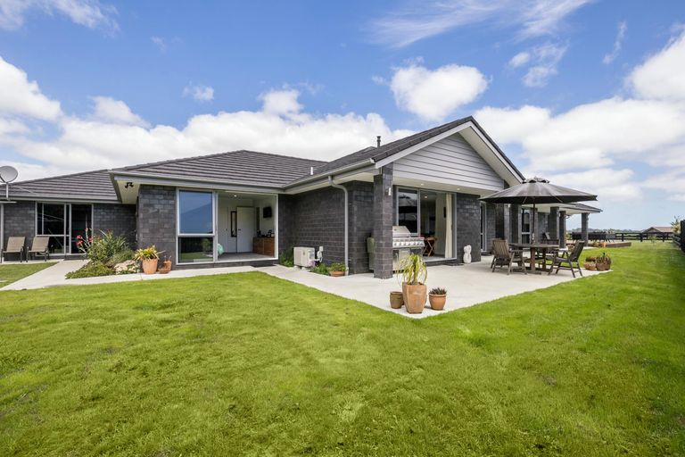 Photo of property in 1 Martingale Drive, Kingseat, Papakura, 2580