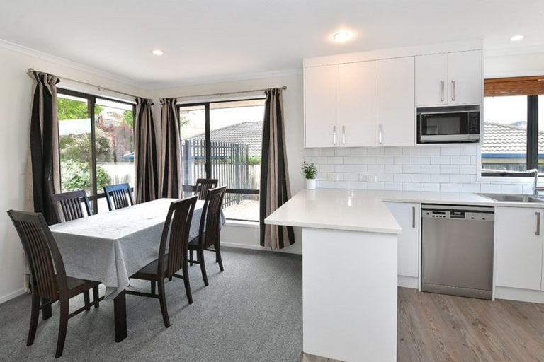 Photo of property in 66 Cabeleigh Drive, Helensville, 0800