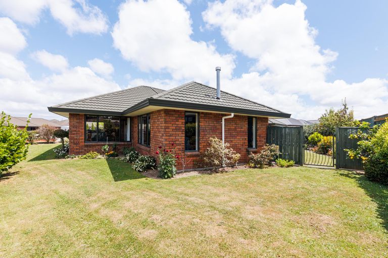 Photo of property in 2 Masefield Terrace, Kelvin Grove, Palmerston North, 4414