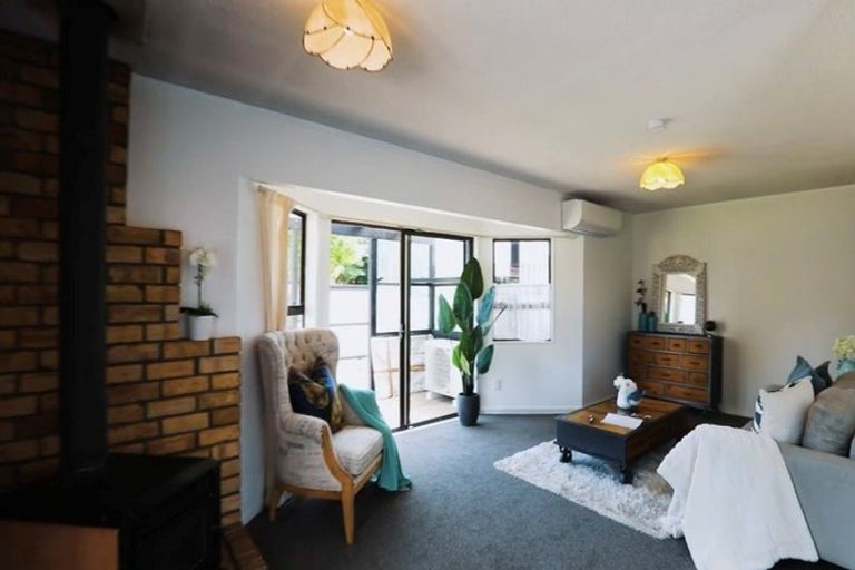 Photo of property in 1/24 Curacao Place, Half Moon Bay, Auckland, 2012