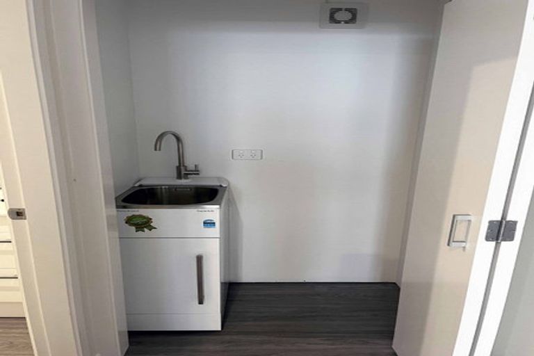 Photo of property in 7 Rixon Grove, Mount Victoria, Wellington, 6011