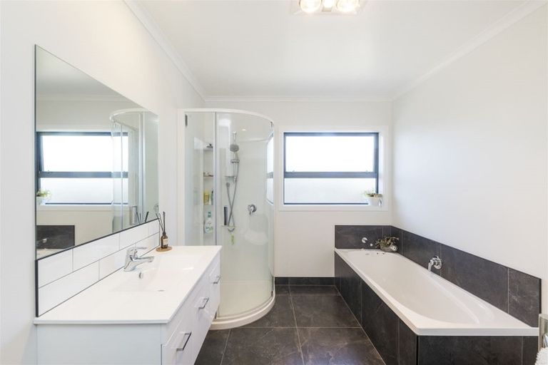 Photo of property in 8 Poplar Grove, Feilding, 4702