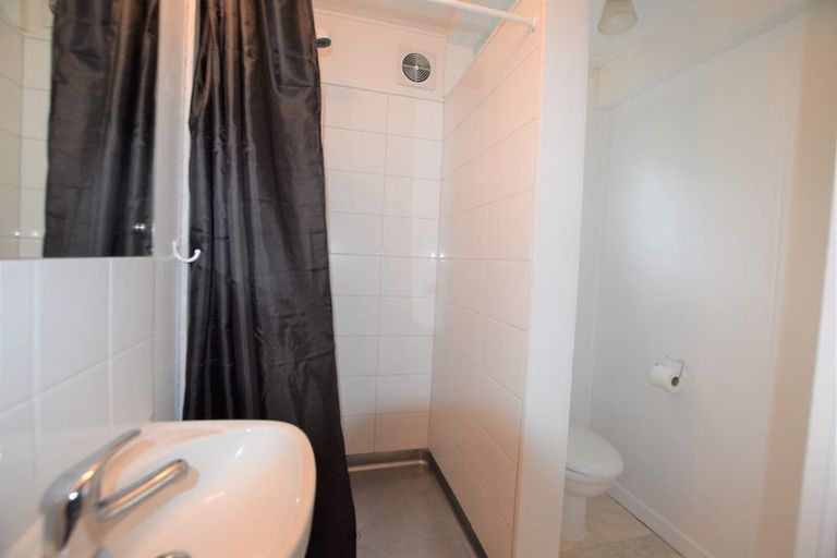 Photo of property in 19a Cleve Road, Green Bay, Auckland, 0604