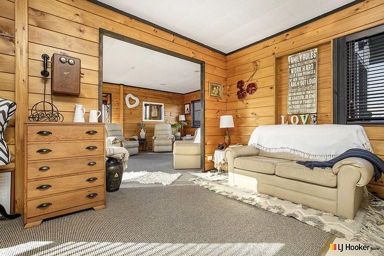 Photo of property in 5 Hadley Wood Drive, Wattle Downs, Auckland, 2103