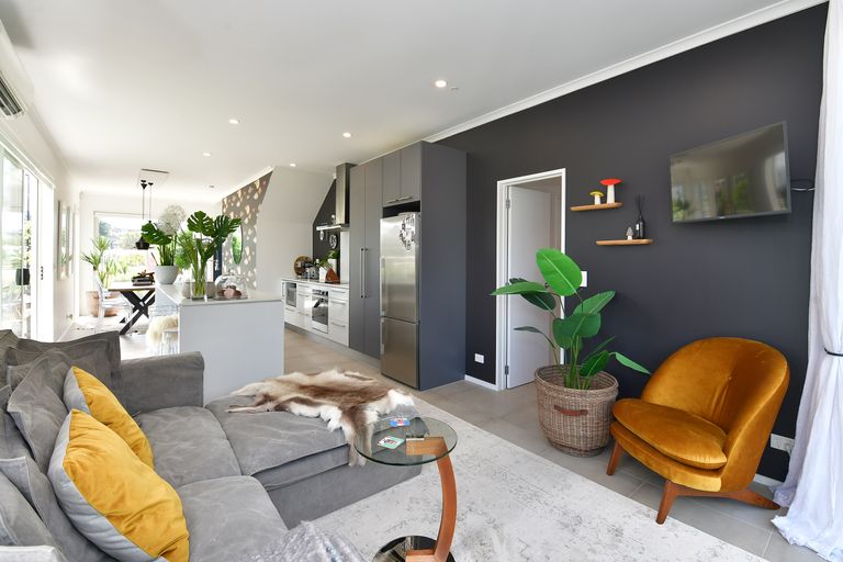 Photo of property in 2 Couldrey Crescent, Red Beach, 0932