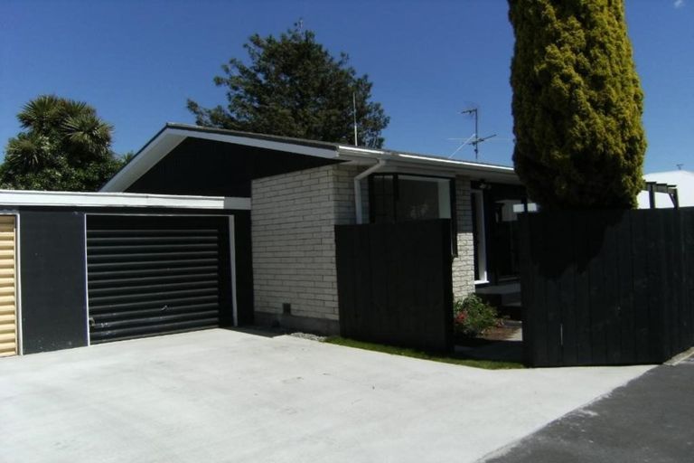 Photo of property in 2/417a Bower Avenue, Parklands, Christchurch, 8083