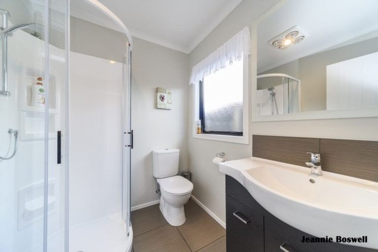 Photo of property in 5 Levi Place, Kelvin Grove, Palmerston North, 4414