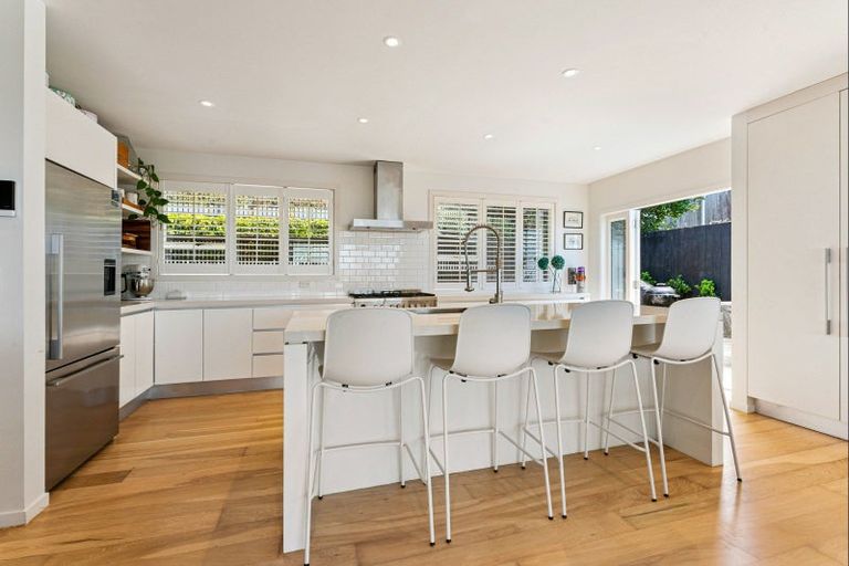 Photo of property in 8 Alfred Street, Northcote Point, Auckland, 0627