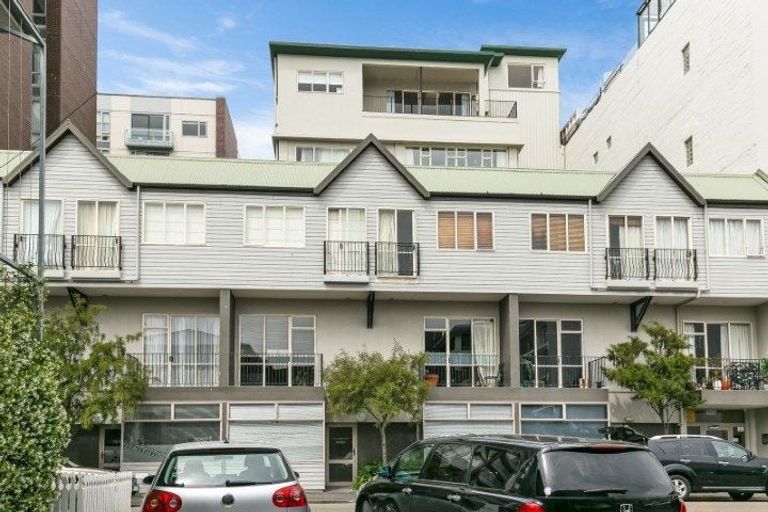 Photo of property in De Vere Apartments, 4/23 Tennyson Street, Te Aro, Wellington, 6011