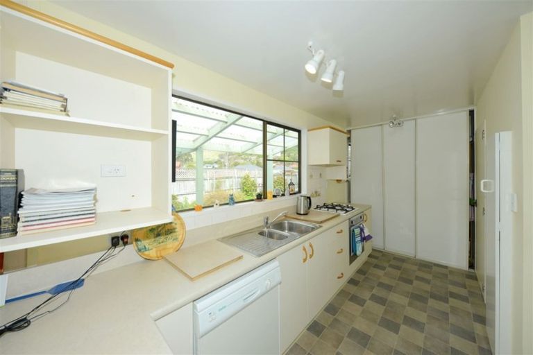Photo of property in 12 Stedley Place, Heathcote Valley, Christchurch, 8022