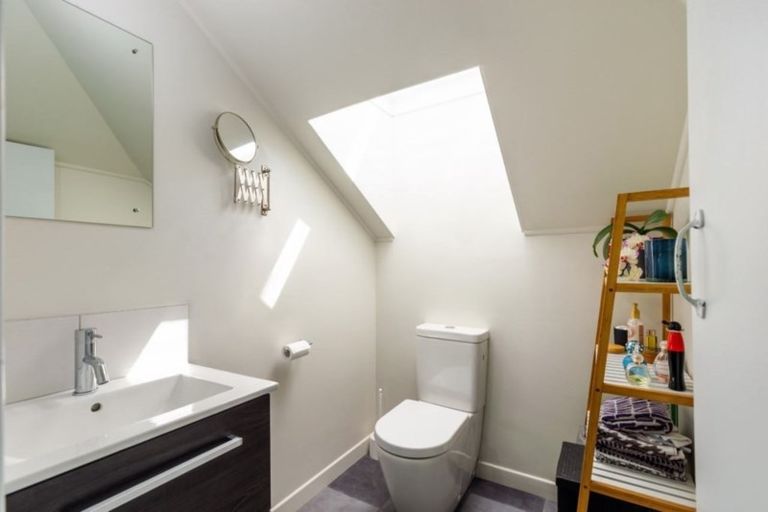 Photo of property in 17 Fowler Street, Northcote, Auckland, 0627