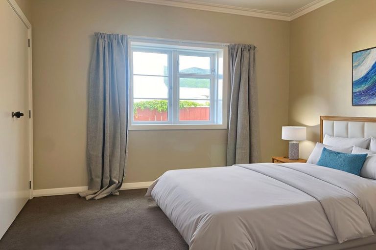 Photo of property in 73 Whites Line East, Waiwhetu, Lower Hutt, 5010