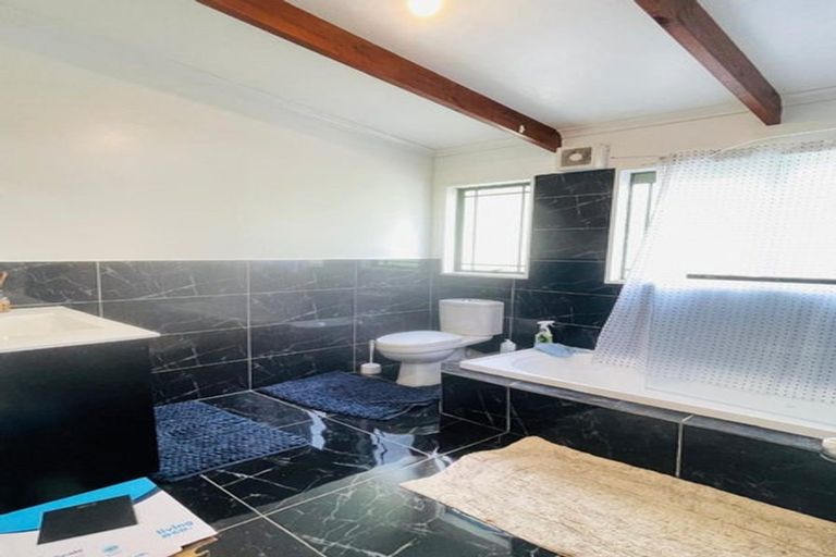 Photo of property in 108 Seaview Road, Glenfield, Auckland, 0629