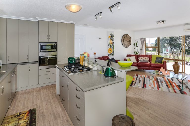 Photo of property in 184 Torkar Road, Clarks Beach, 2122