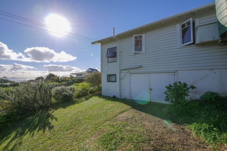 Photo of property in 21 Seaview Road, Cable Bay, 0420