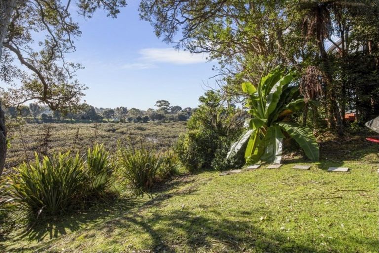 Photo of property in 9 Onewa Road, Northcote, Auckland, 0627