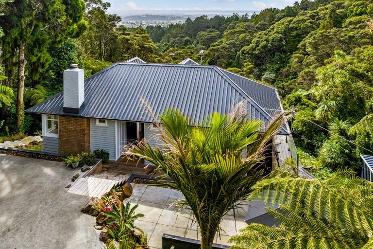 Photo of property in 97 Scenic Drive, Titirangi, Auckland, 0604