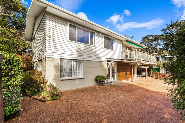 Photo of property in 22 Opanuku Road, Henderson Valley, Auckland, 0612