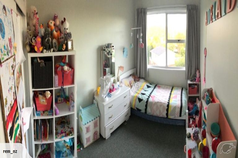 Photo of property in 8 Halcombe Place, Green Bay, Auckland, 0604